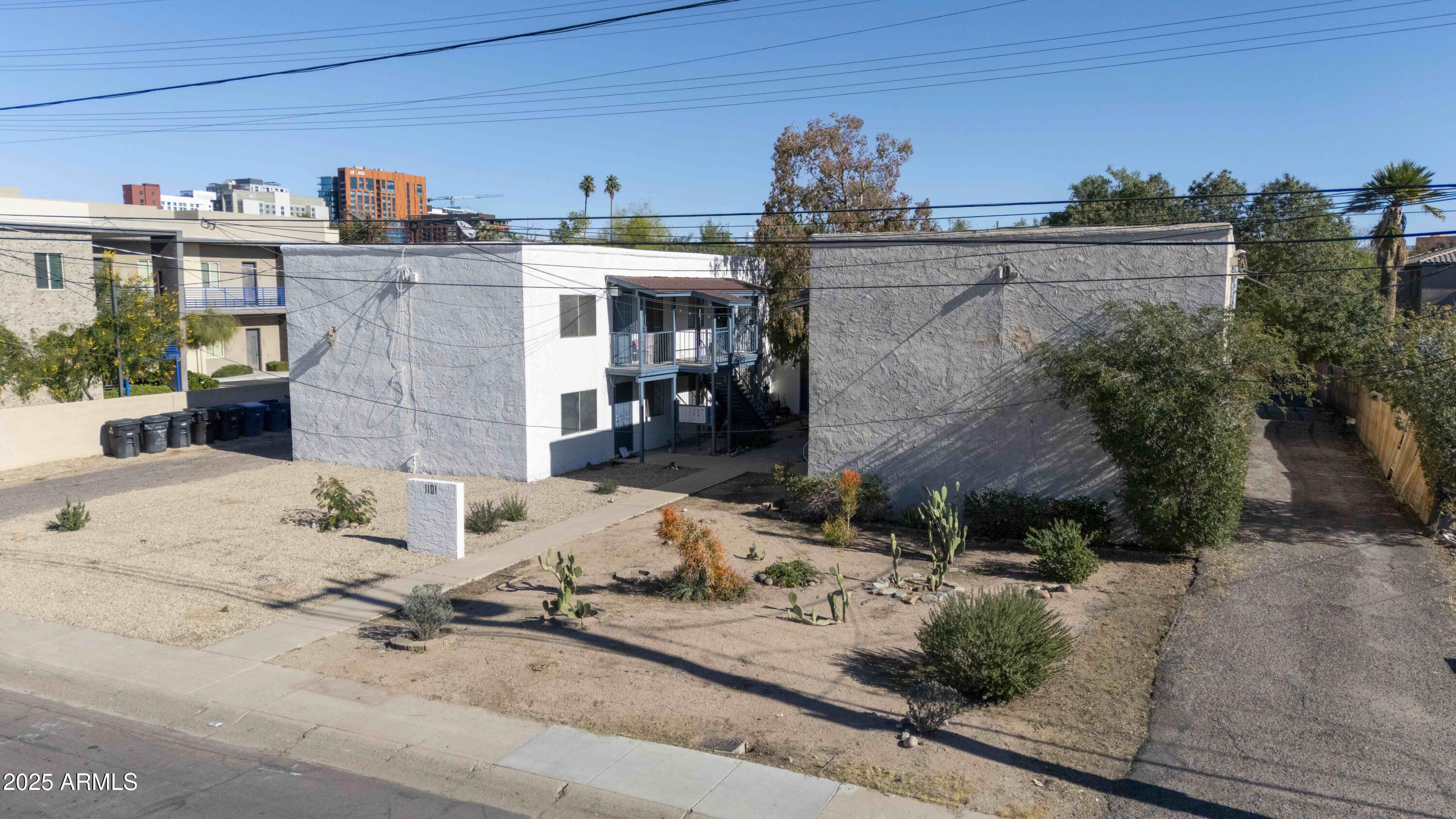 1101 S FARMER Avenue