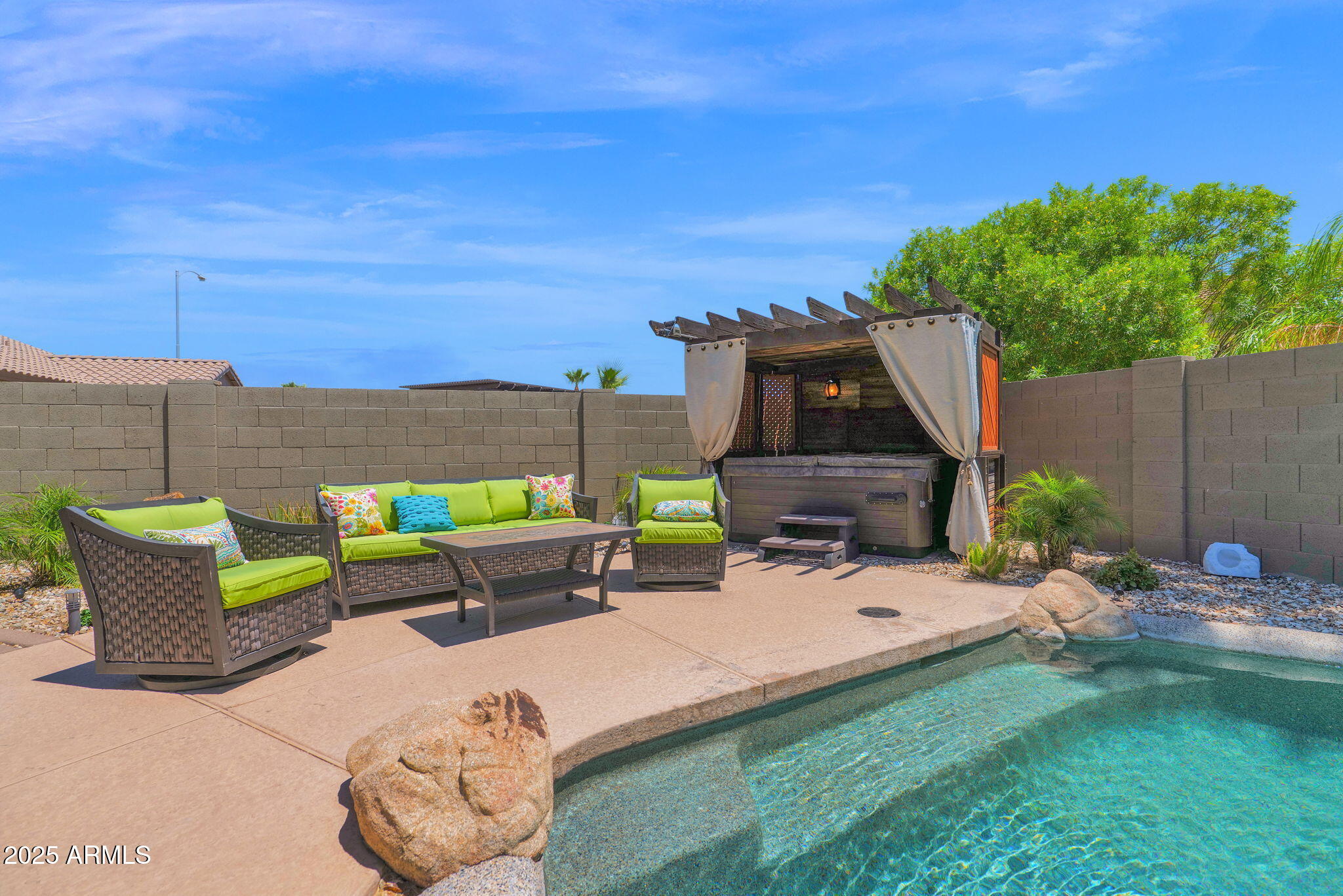 7965 W ROBIN Lane