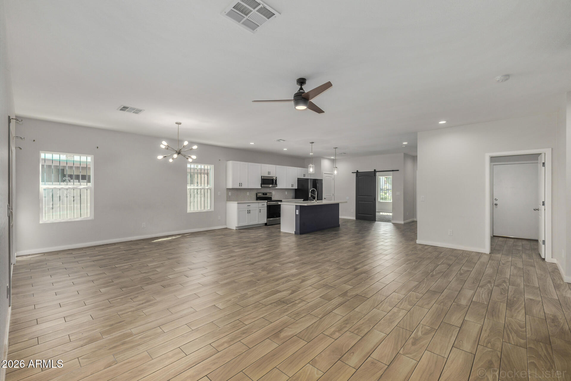 210 W SUNLAND Avenue