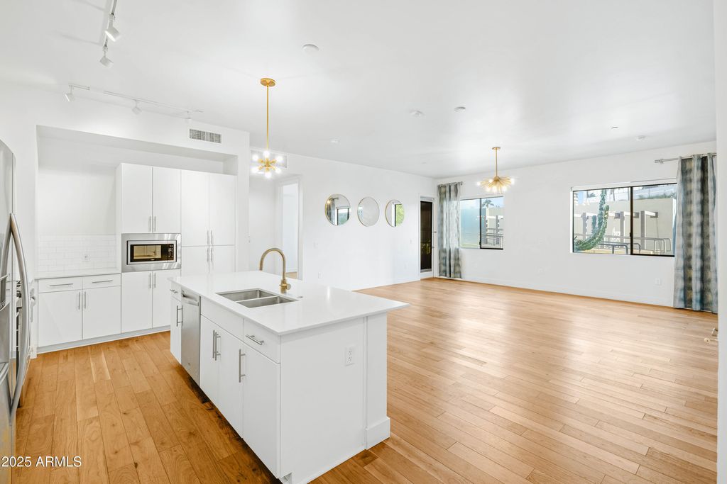 Photo of 3131 N Central Avenue #3009, Phoenix, AZ 85012 (MLS # 6935441)