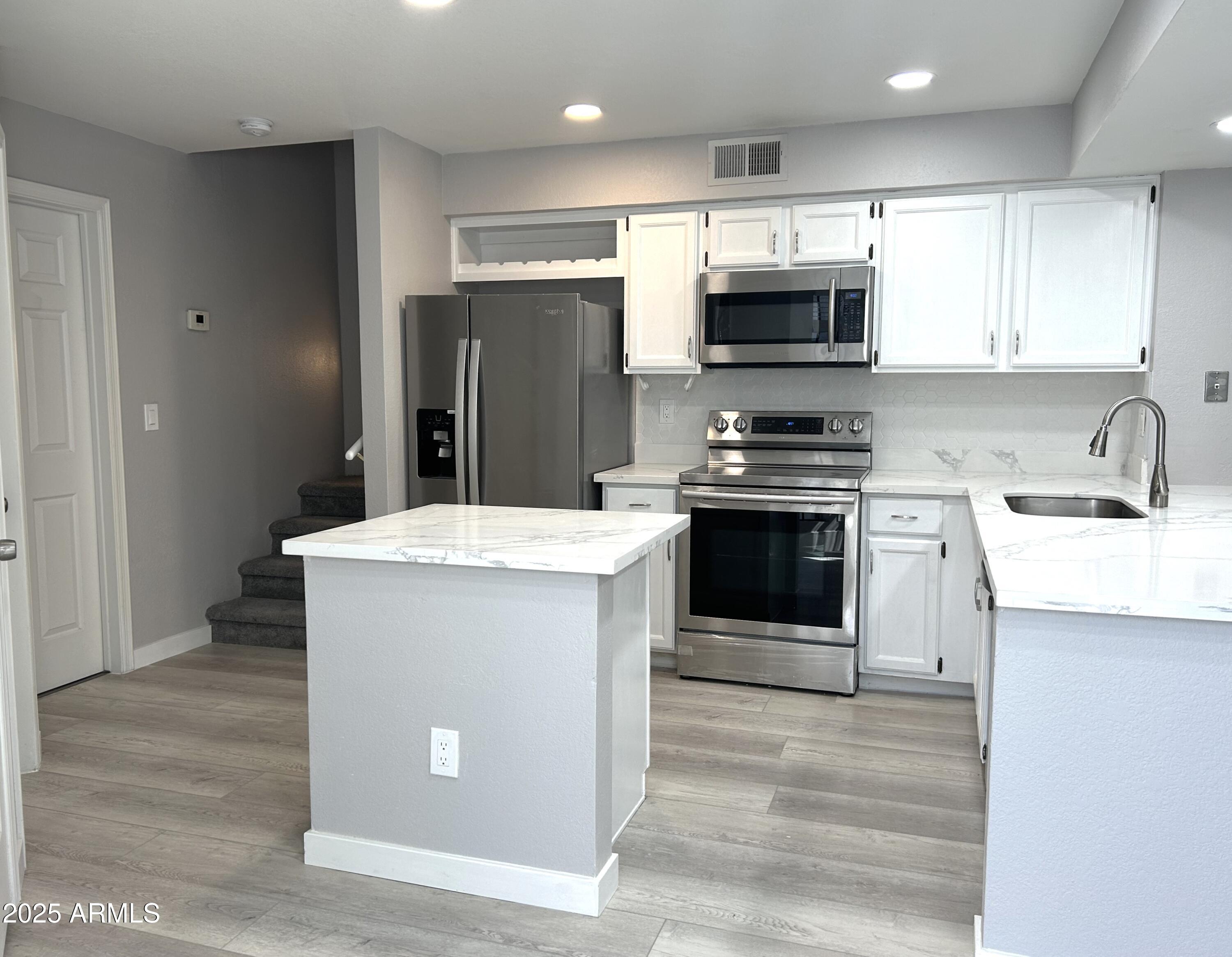 2333 E SOUTHERN Avenue 2040