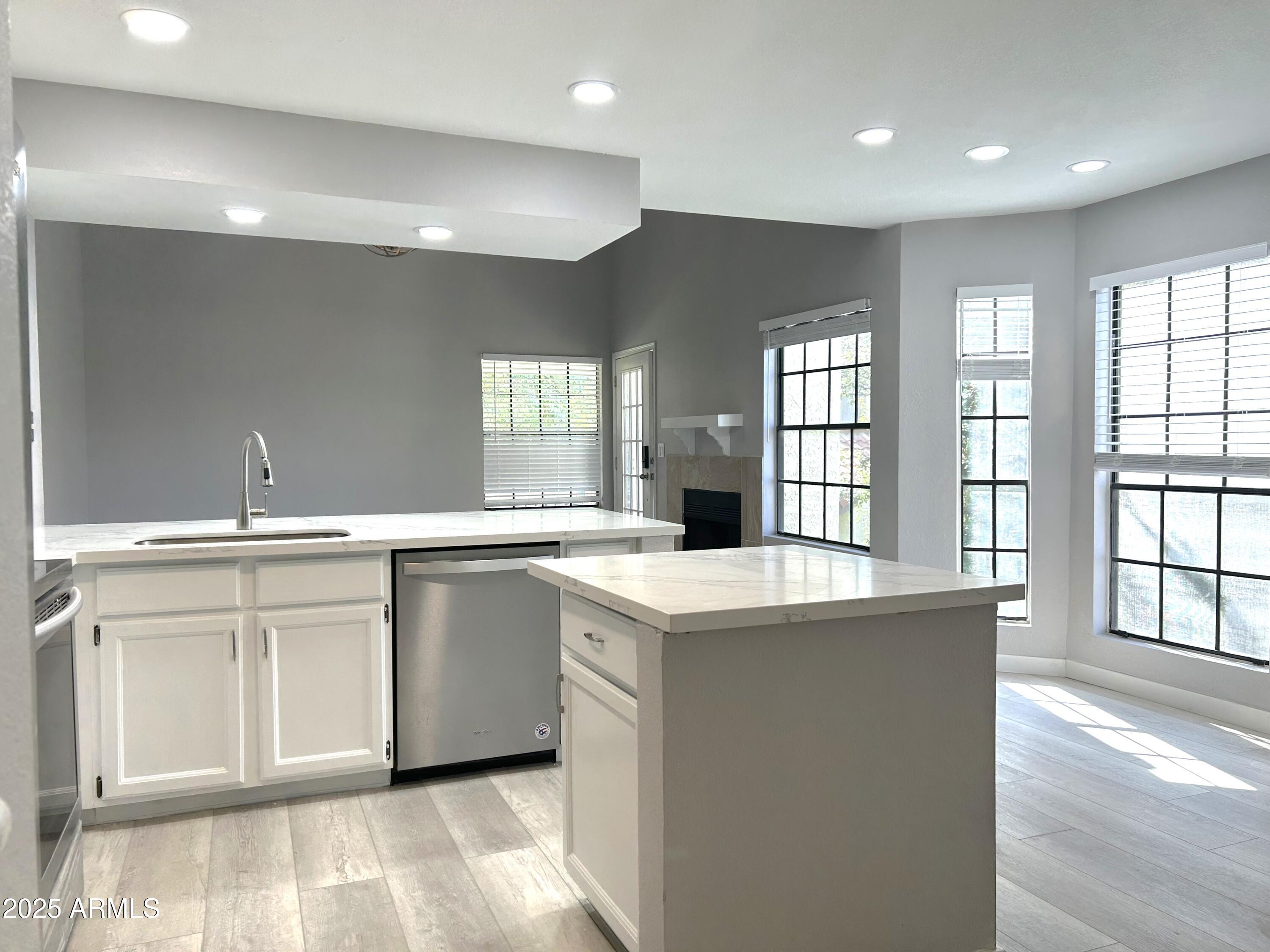 2333 E SOUTHERN Avenue 2040