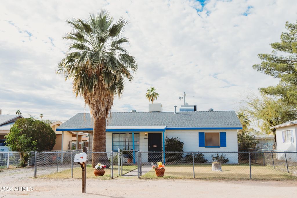 Photo of 1323 N Center Avenue, Casa Grande, AZ 85122 (MLS # 6973684)