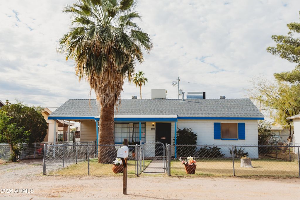 Photo of 1323 N Center Avenue, Casa Grande, AZ 85122 (MLS # 6973684)