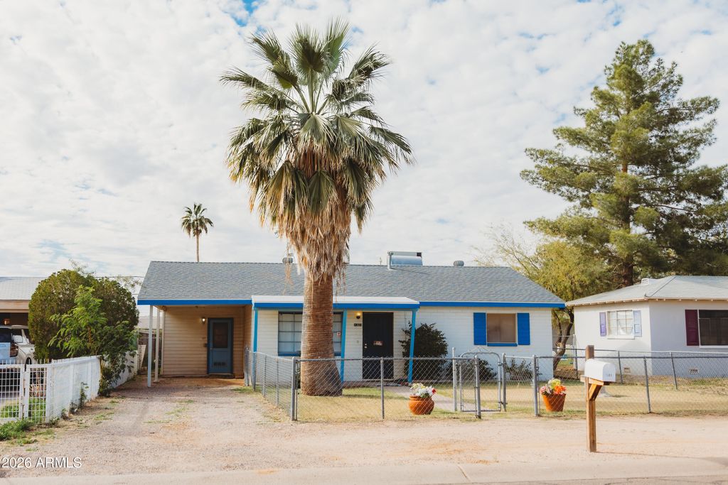 Photo of 1323 N Center Avenue, Casa Grande, AZ 85122 (MLS # 6973684)