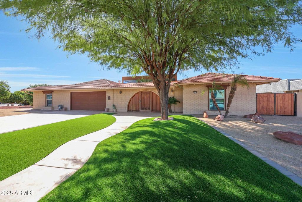 Photo of 13626 N Tan Tara Point, Sun City, AZ 85351 (MLS # 6924560)