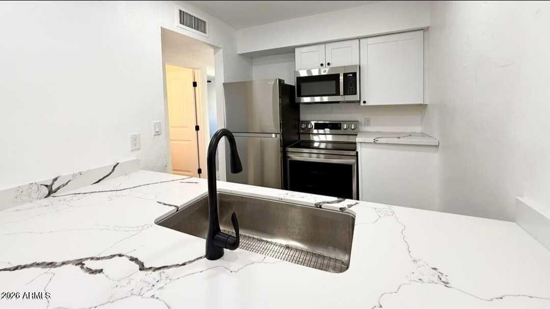 2739 E TAMARISK Avenue Apt 2