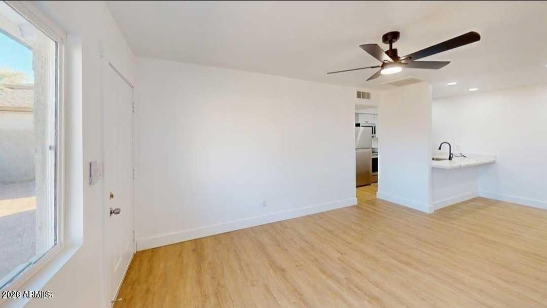 2739 E TAMARISK Avenue Apt 2