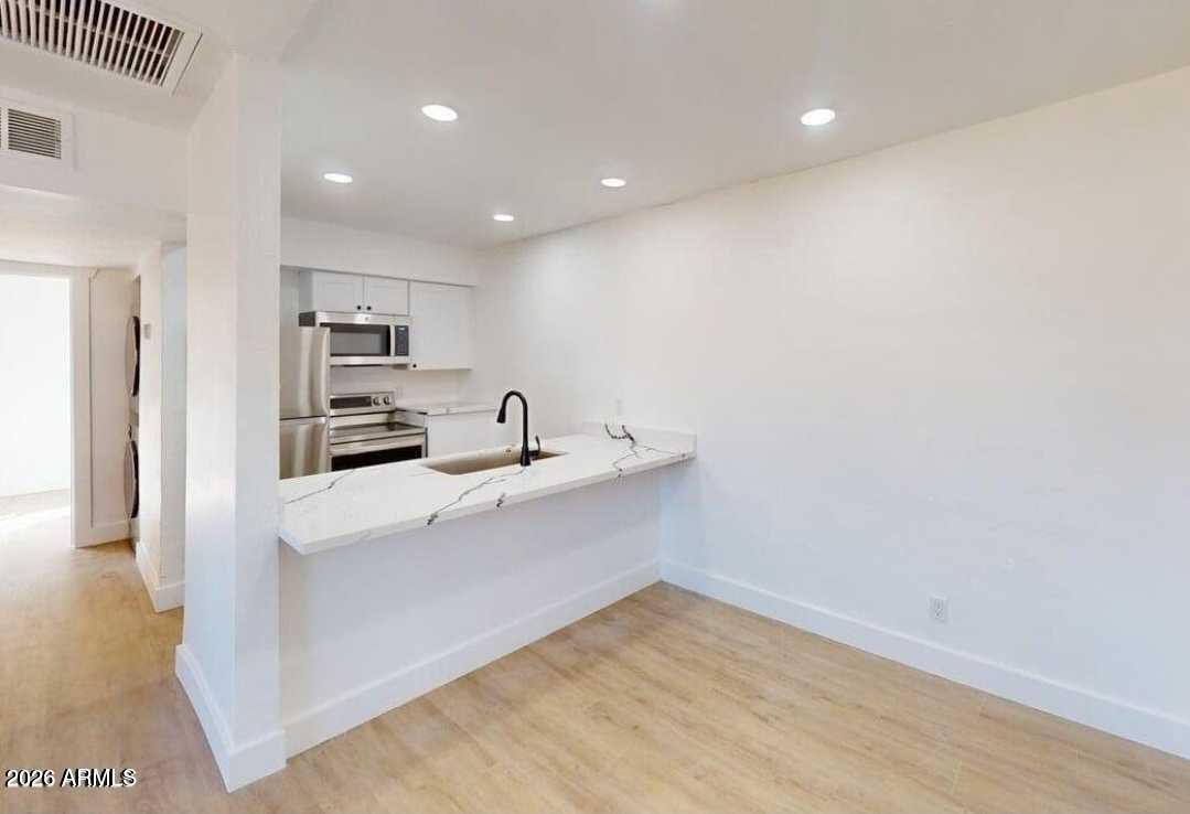 2739 E TAMARISK Avenue Apt 2