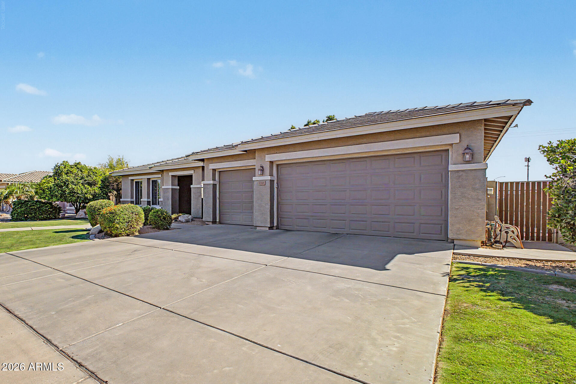 1512 N ROBIN Lane