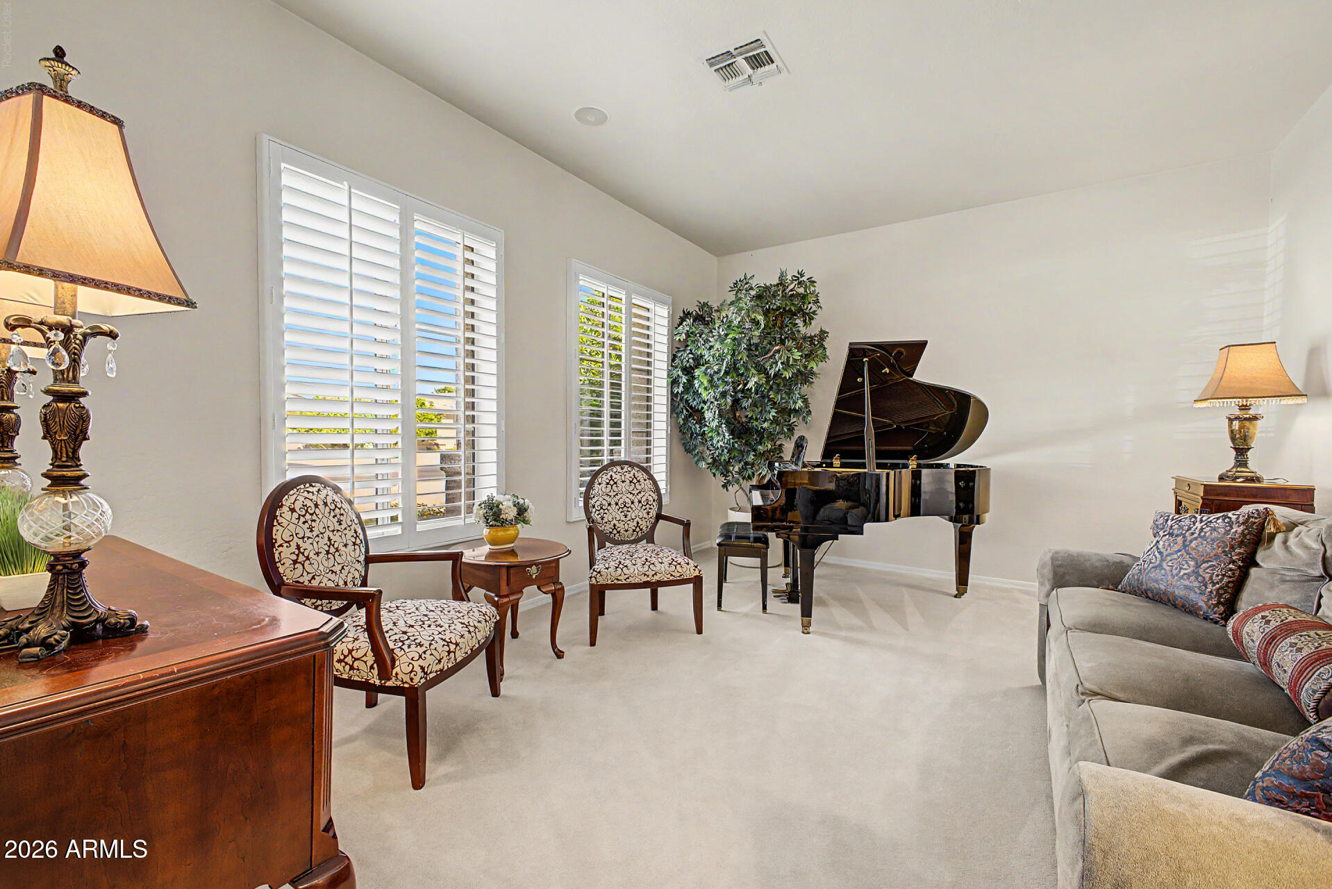 1512 N ROBIN Lane
