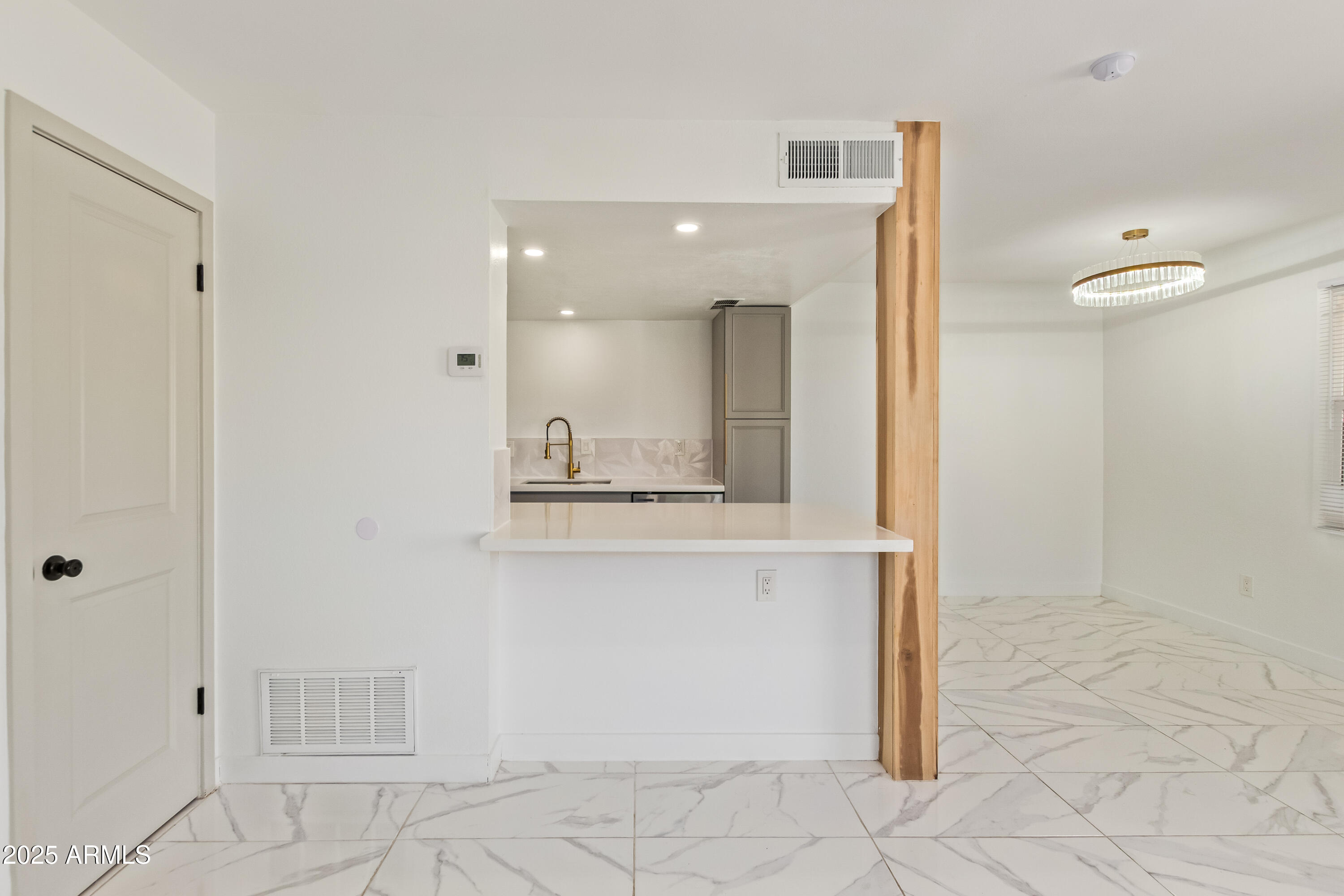 6756 W DEVONSHIRE Avenue