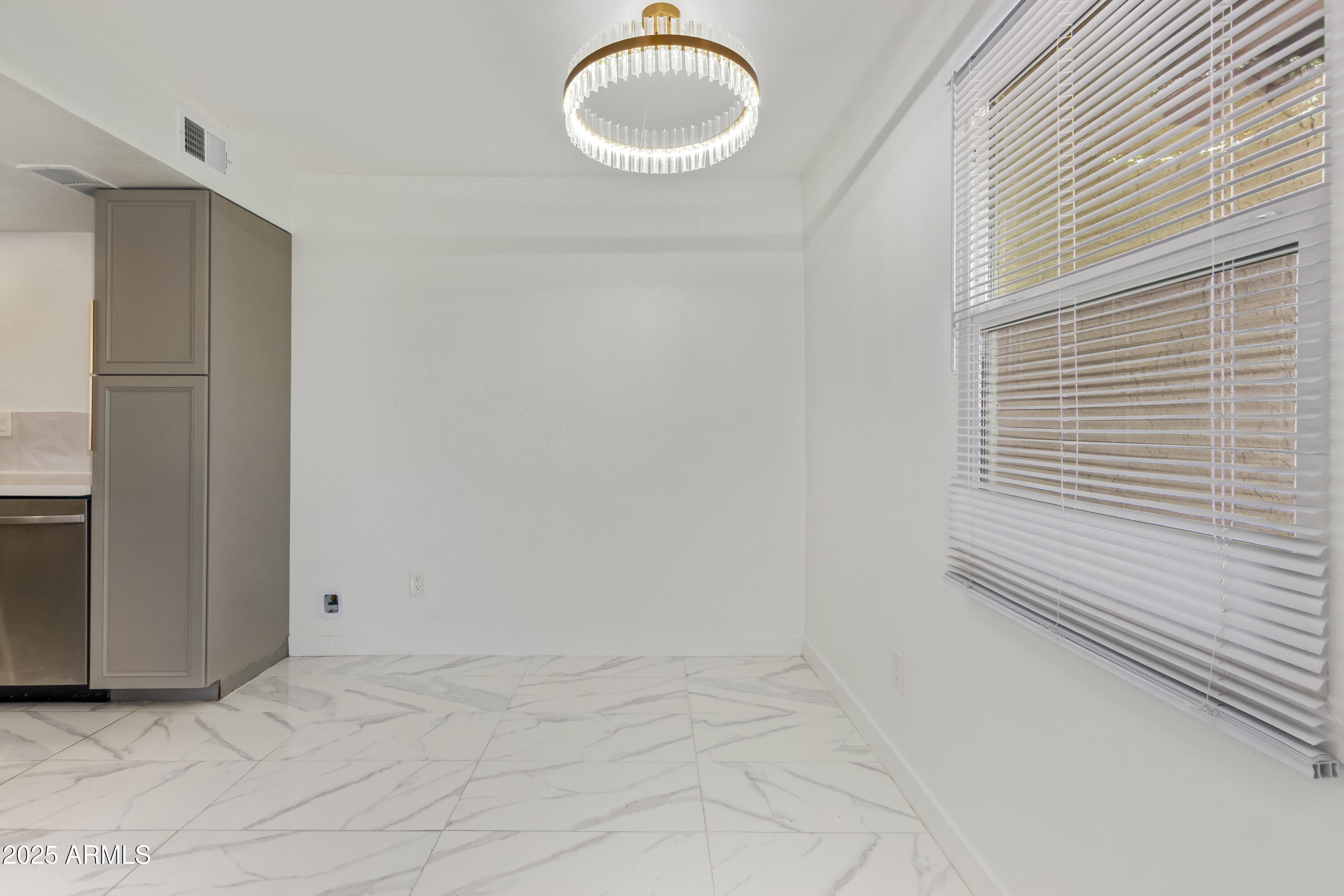 6756 W DEVONSHIRE Avenue