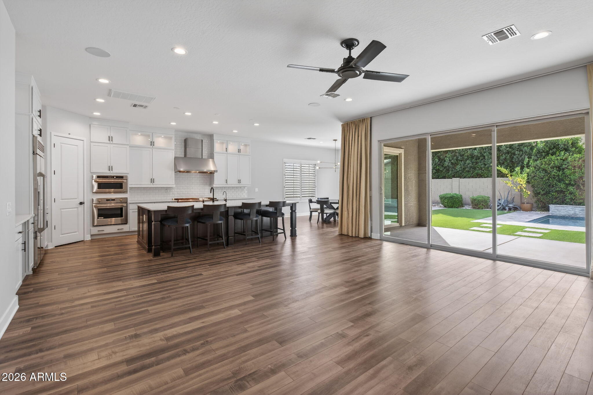 1111 E HOLLAND PARK Drive