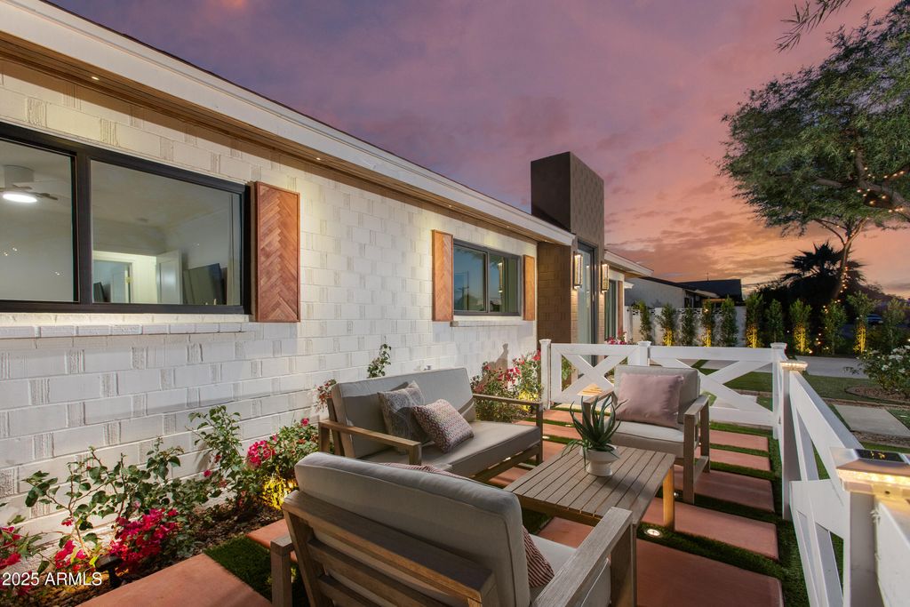 Photo of 8743 E Rancho Vista Drive, Scottsdale, AZ 85251 (MLS # 6949279)