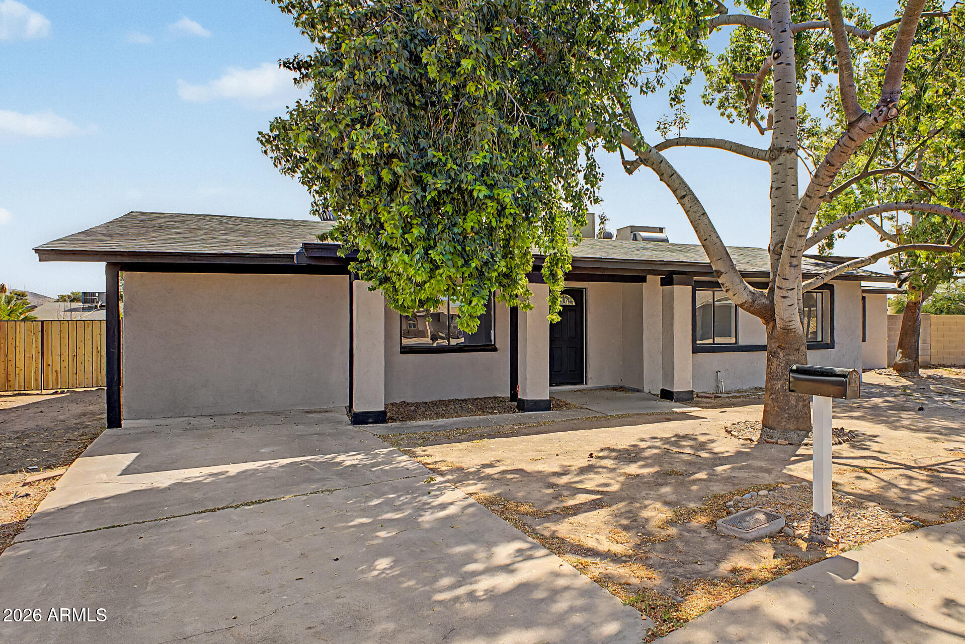 913 W SAINT JOHN Road