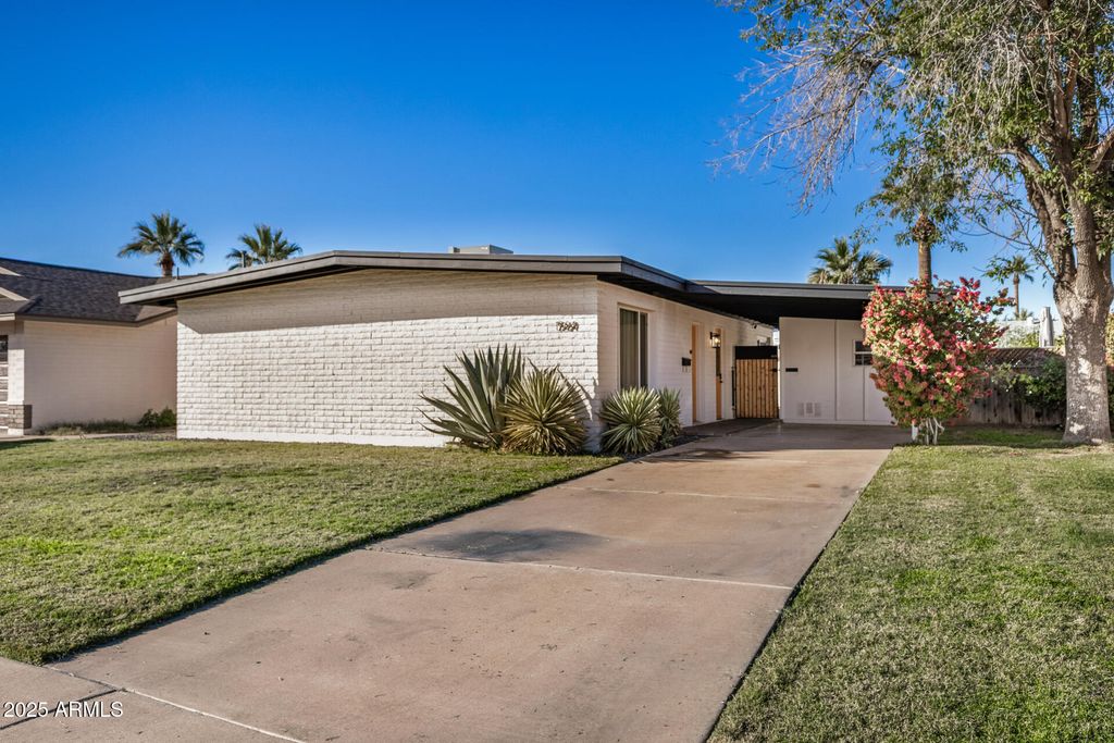 Photo of 1964 E Wesleyan Drive, Tempe, AZ 85282 (MLS # 6956064)