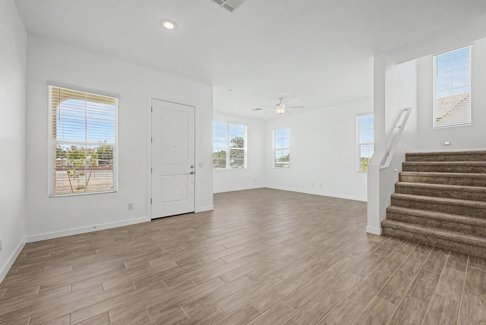 8232 E UNIVERSITY Drive 125
