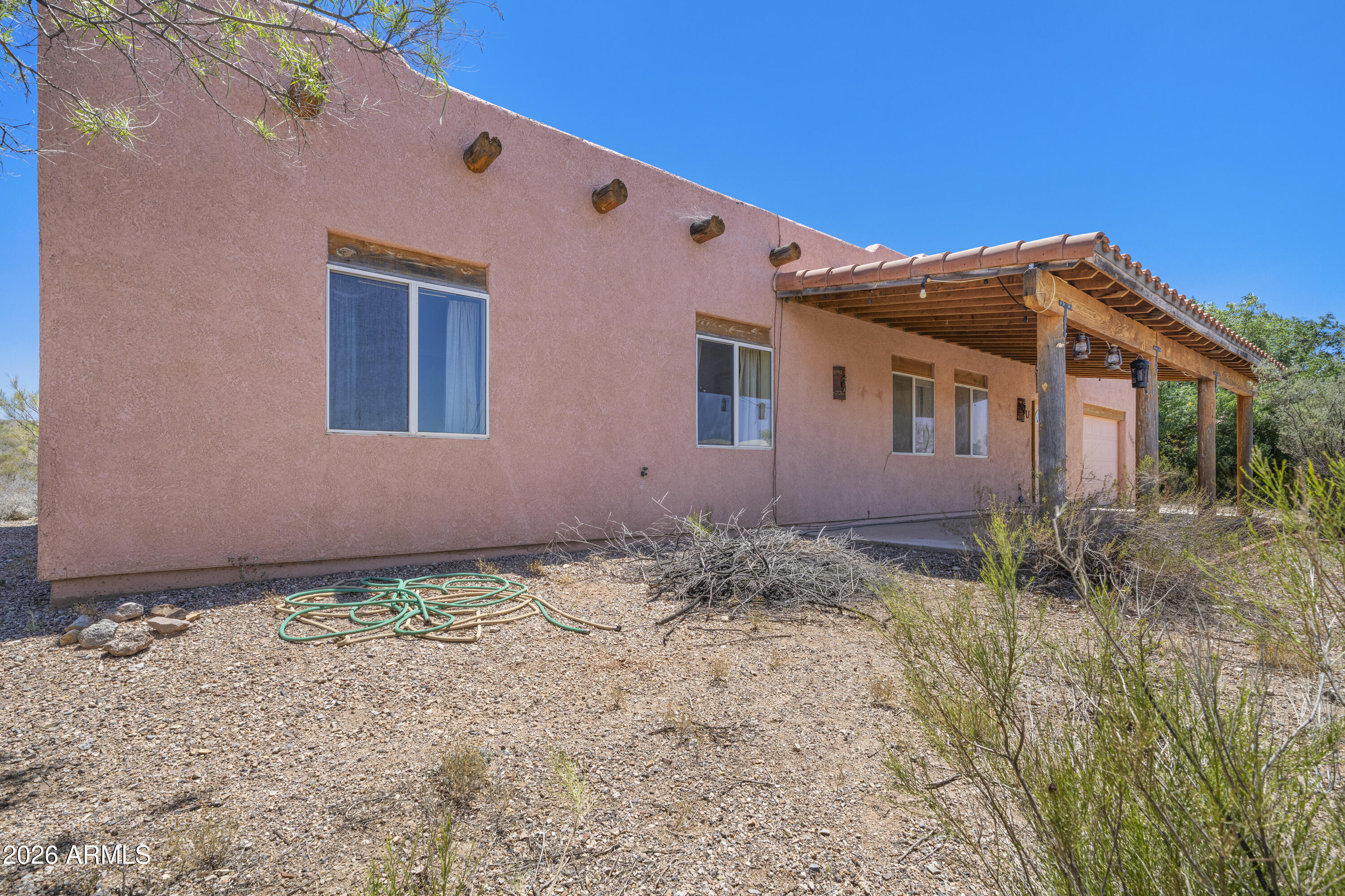 1537 E APACHE Way