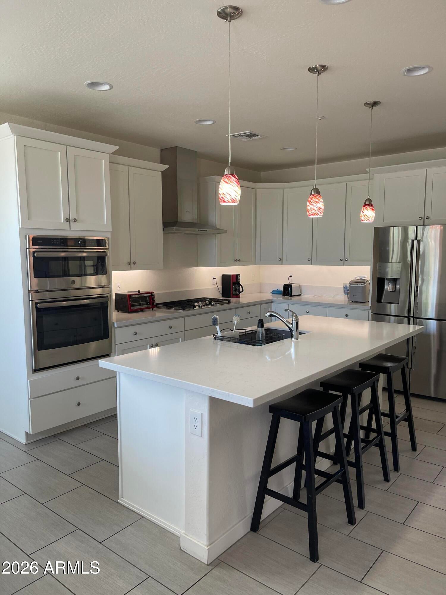 2382 W GLORIA Lane