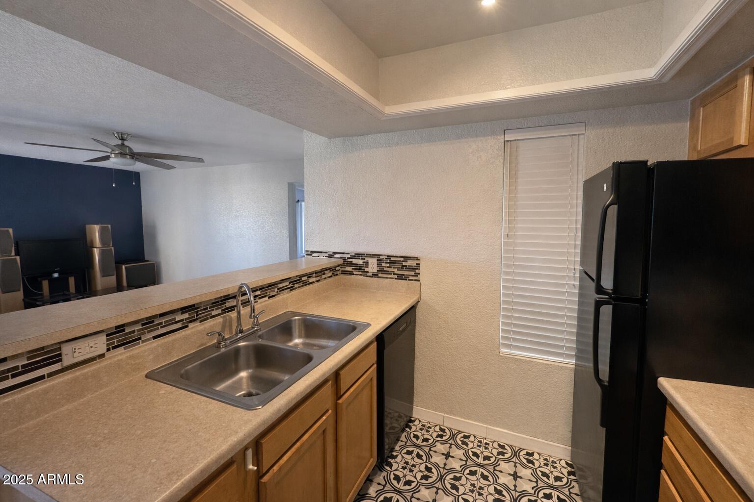 1101 S SYCAMORE -- 207