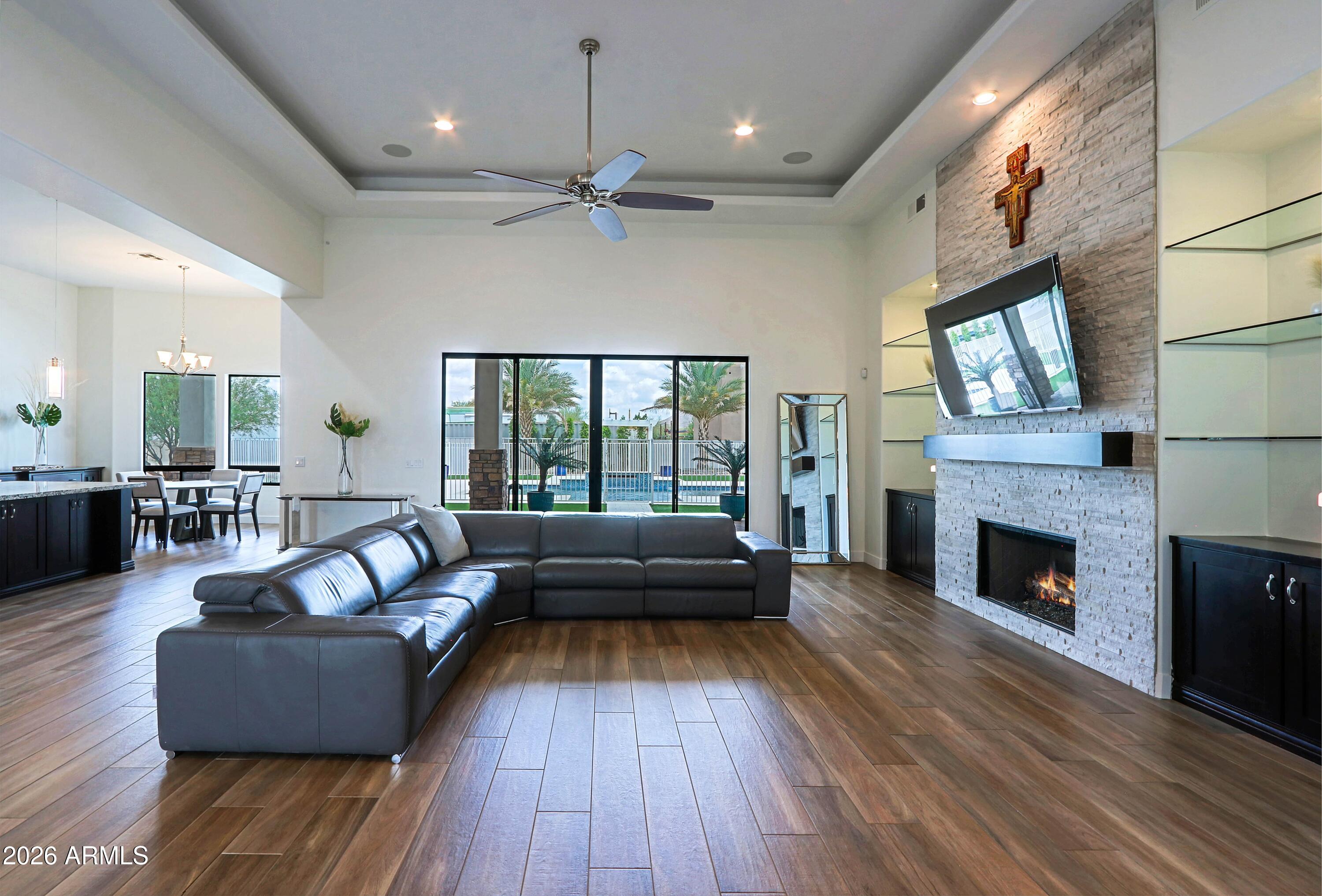 2814 W JORDON Lane
