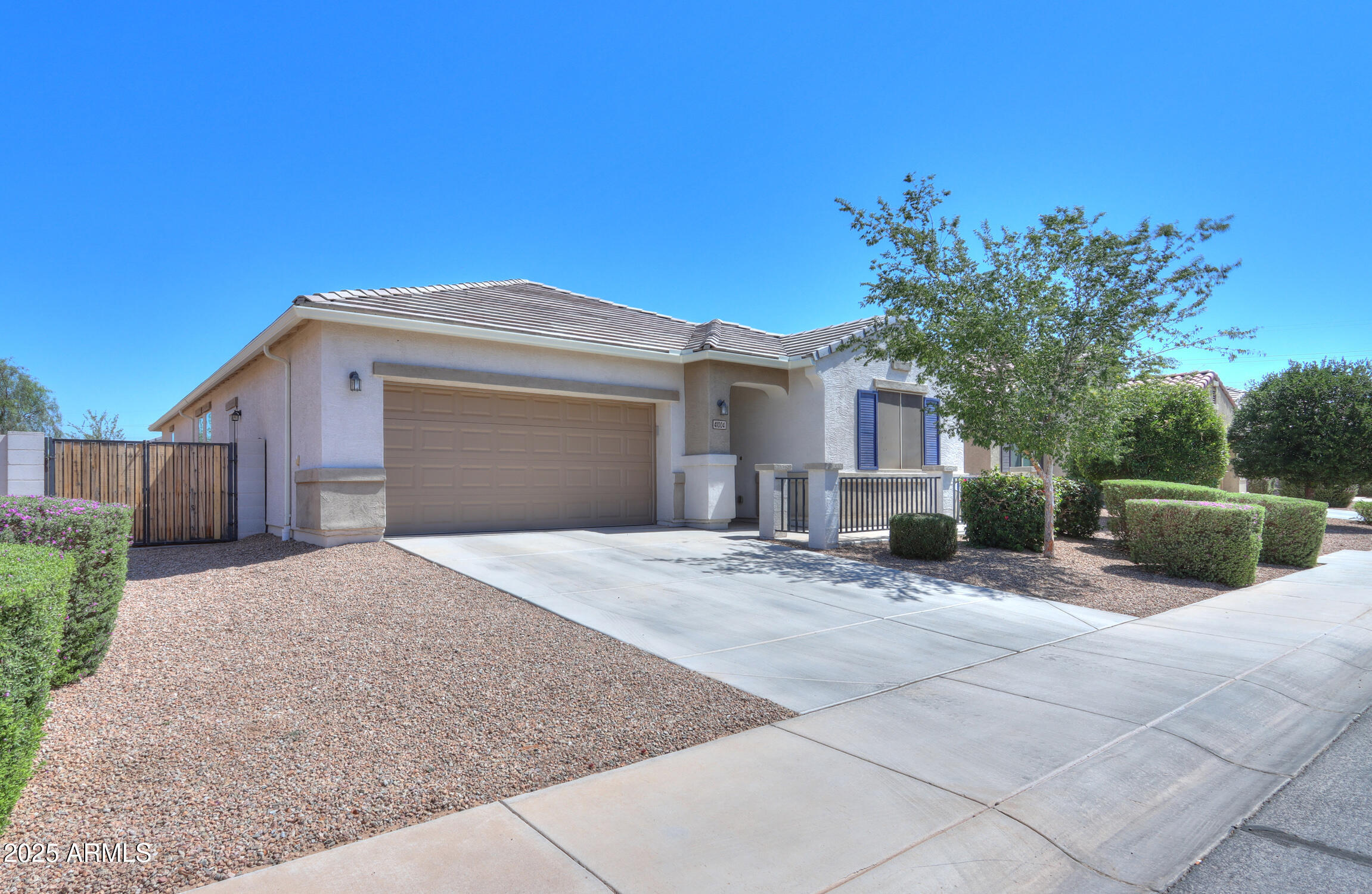 Homes 2 41004 W CRANE Drive
