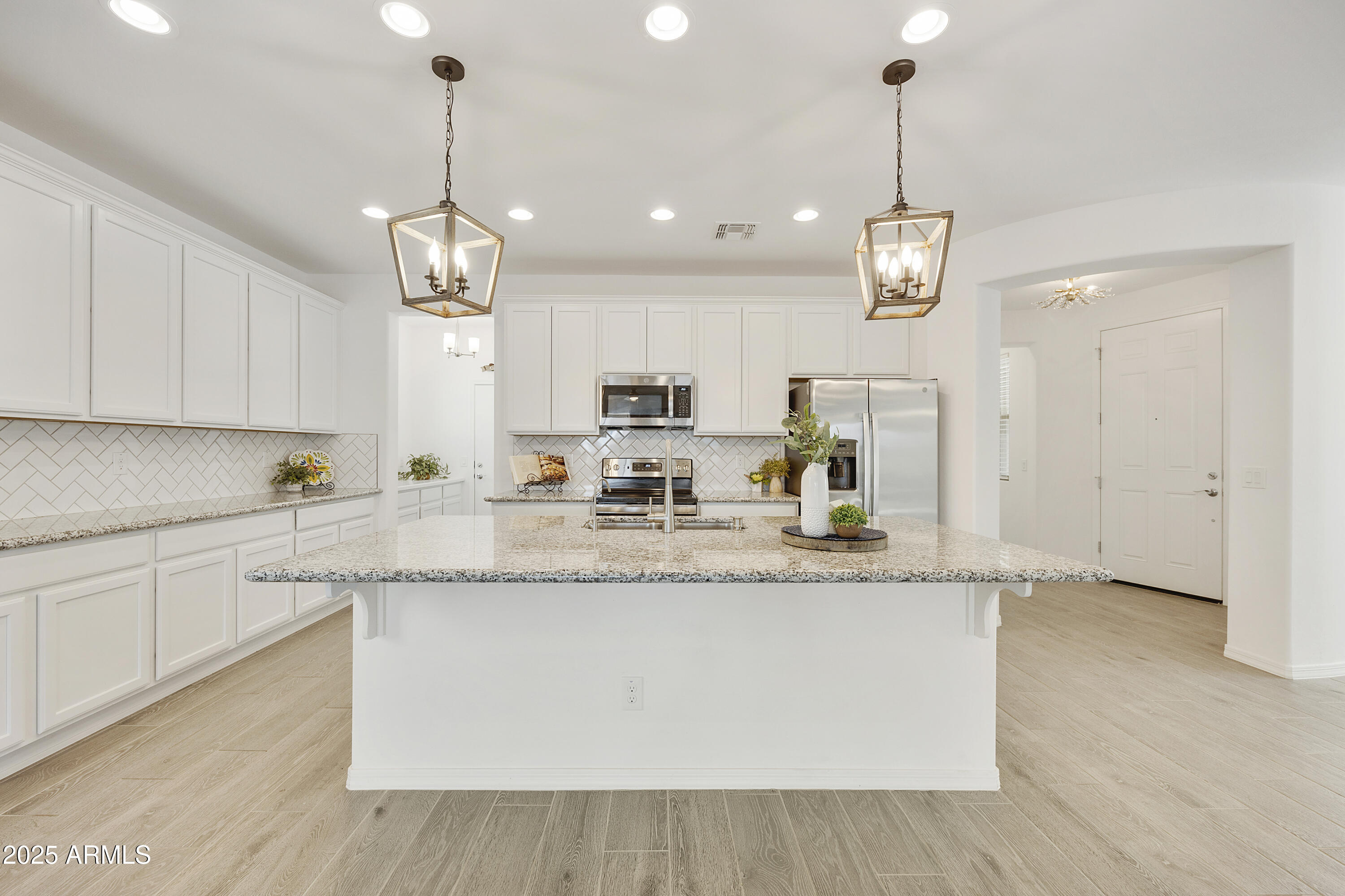 5854 S DEL RANCHO --