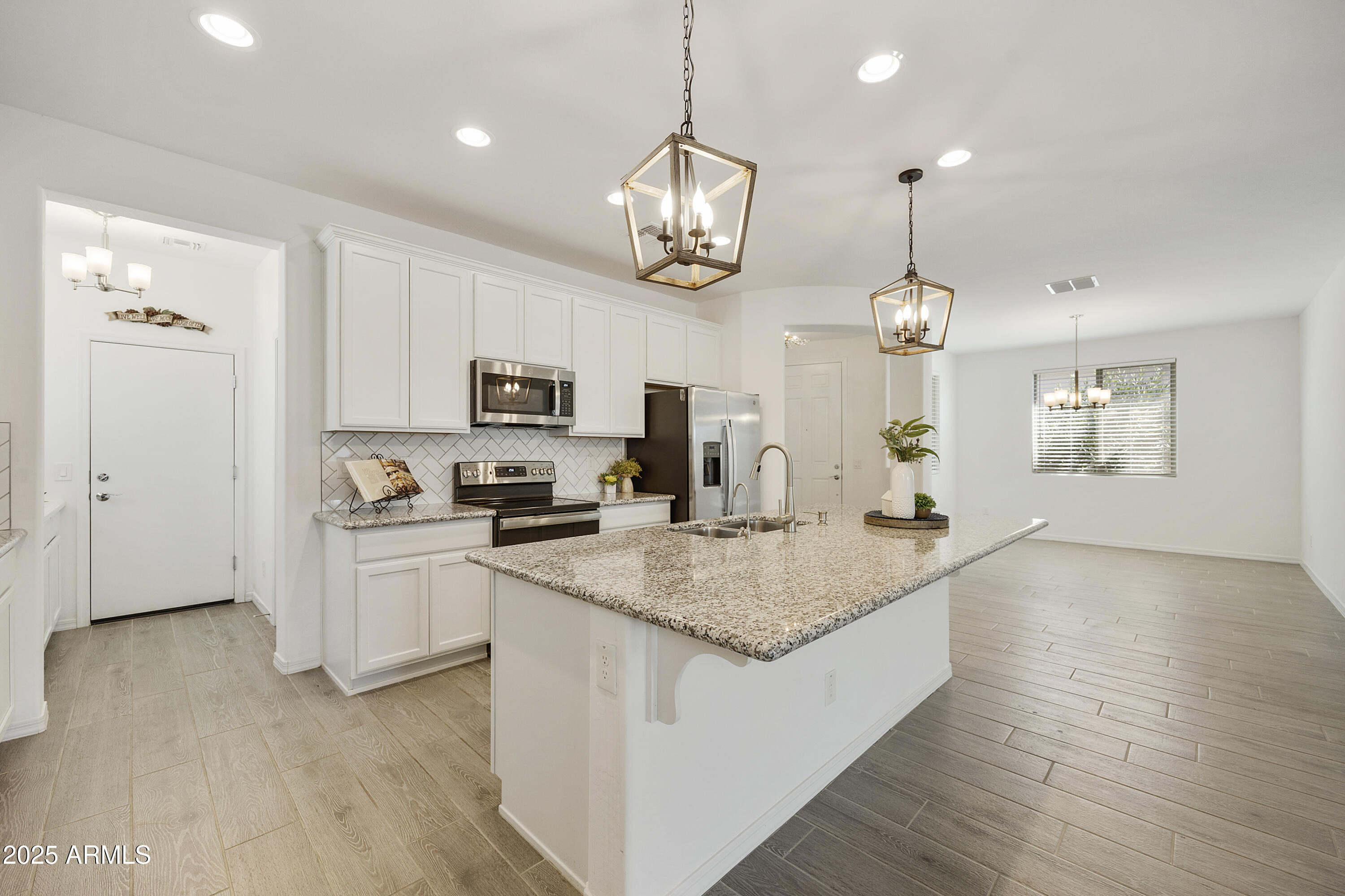 5854 S DEL RANCHO --