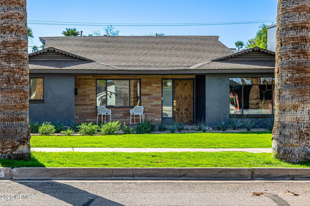 Photo of 517 W Holly Street, Phoenix, AZ 85003 (MLS # 6943708)