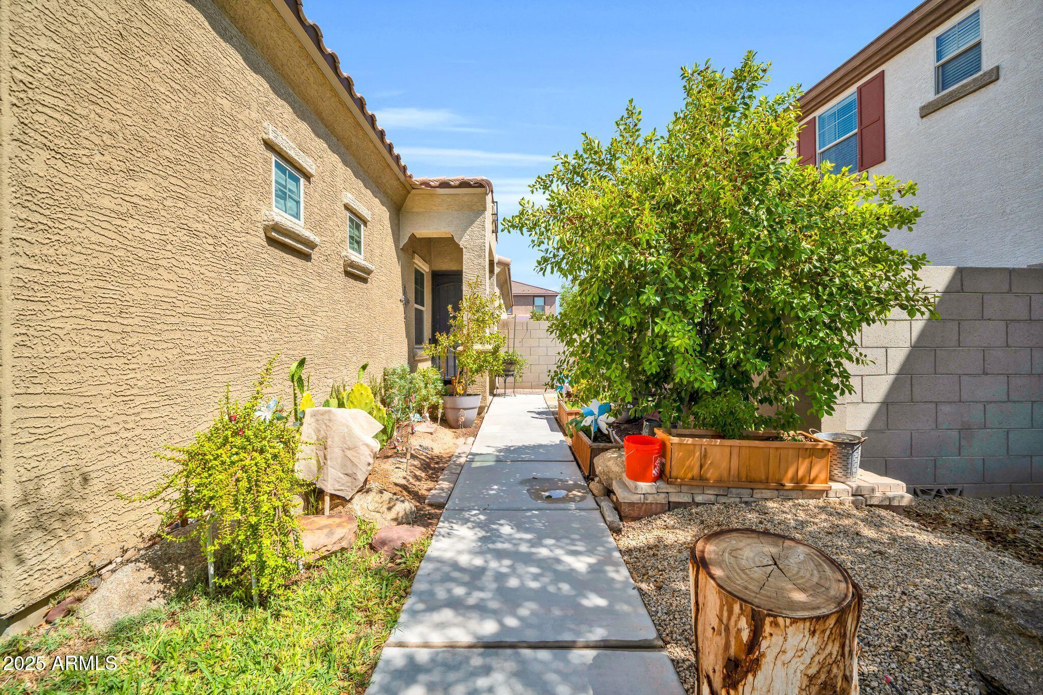 12038 W DAVIS Lane