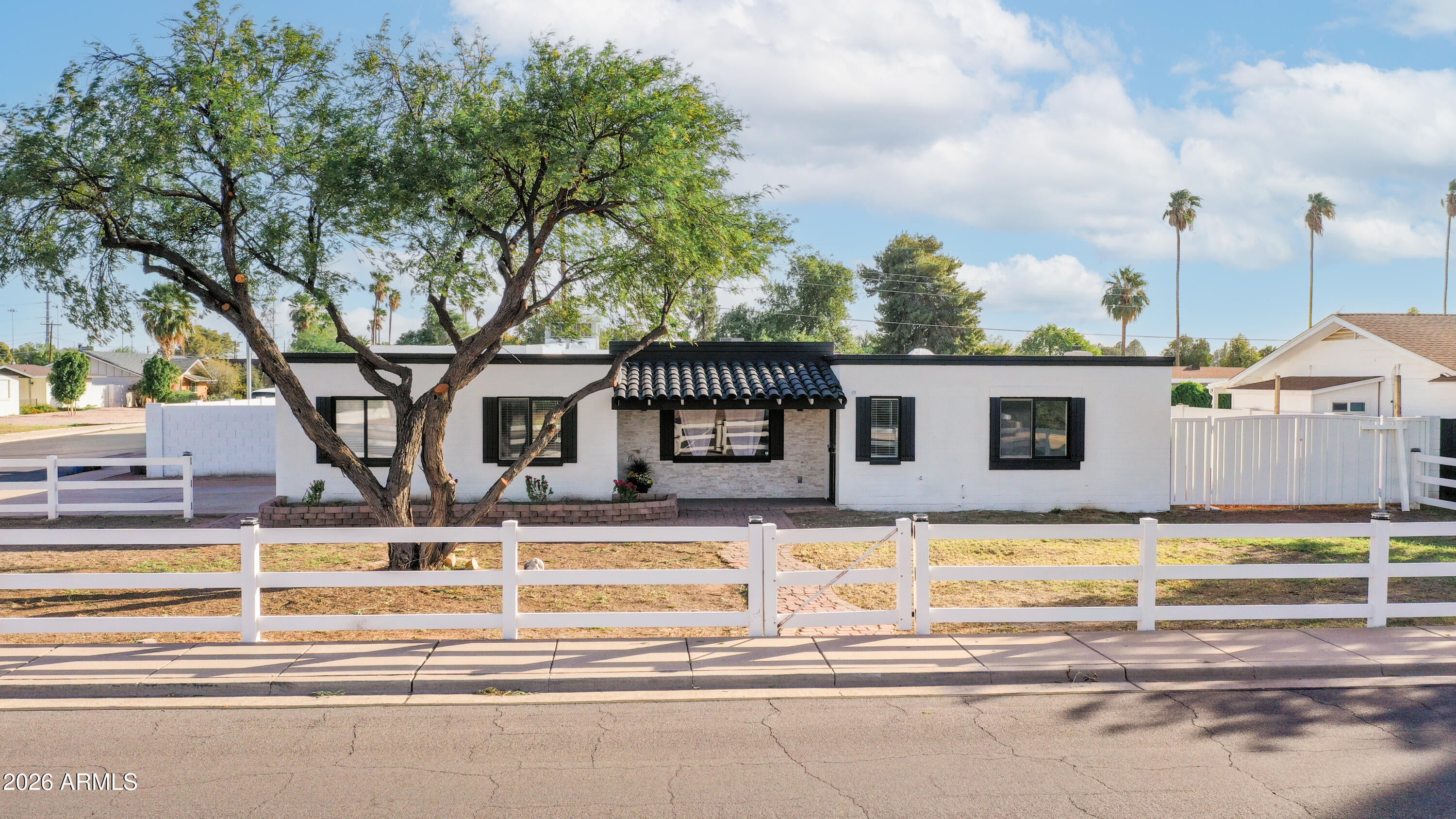 1335 E 8TH Street