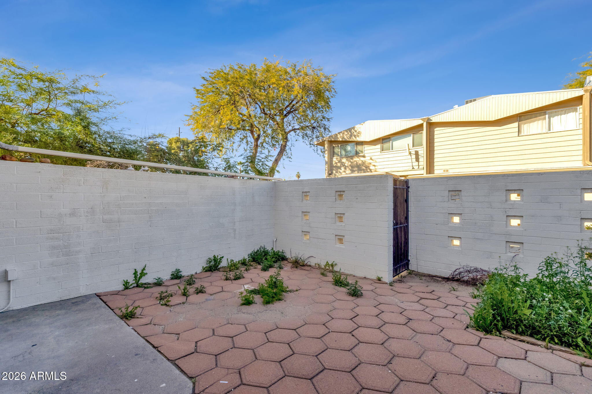 SCOTTSDALE EAST - Residential