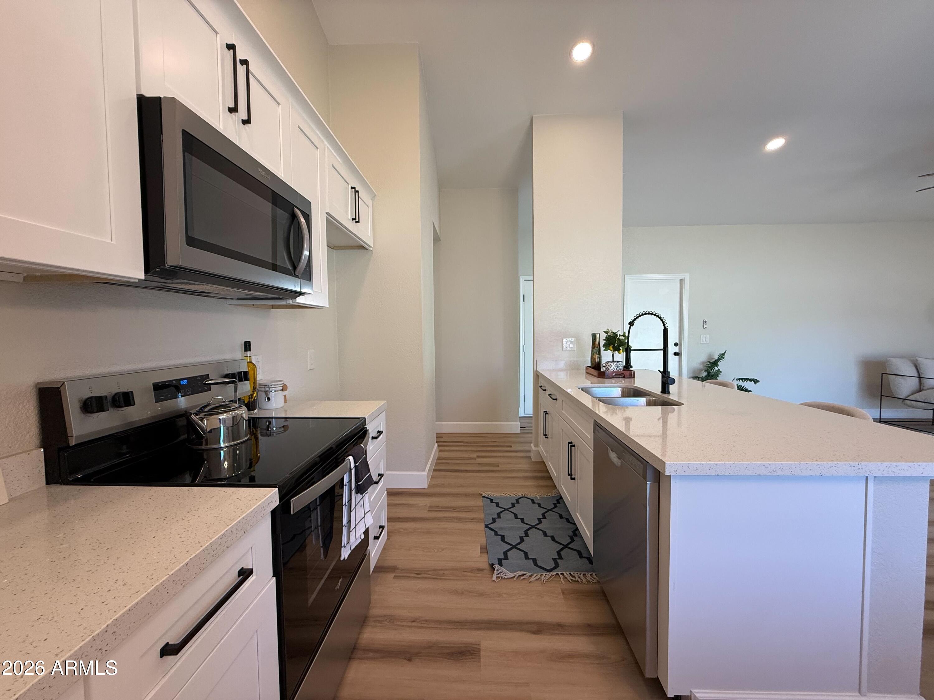 6852 W TURQUOISE Avenue