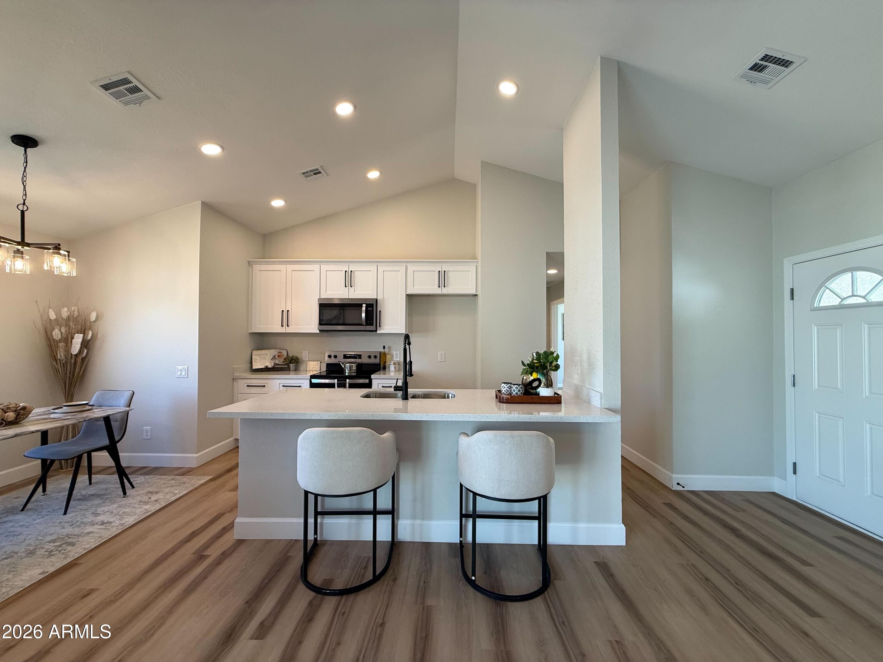 6852 W TURQUOISE Avenue