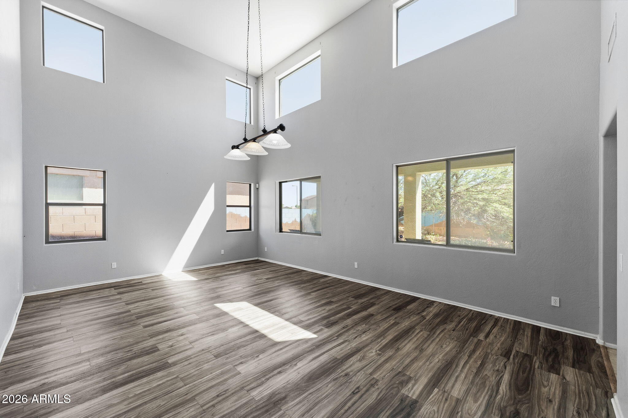 4413 E ODESSA Drive
