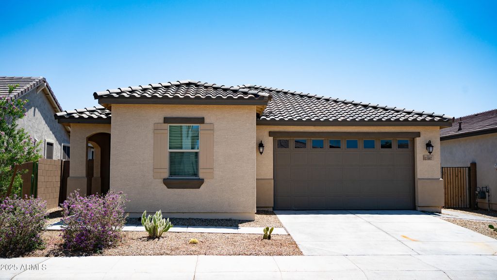 Photo of 11007 W Pierce Street, Avondale, AZ 85323 (MLS # 6898926)