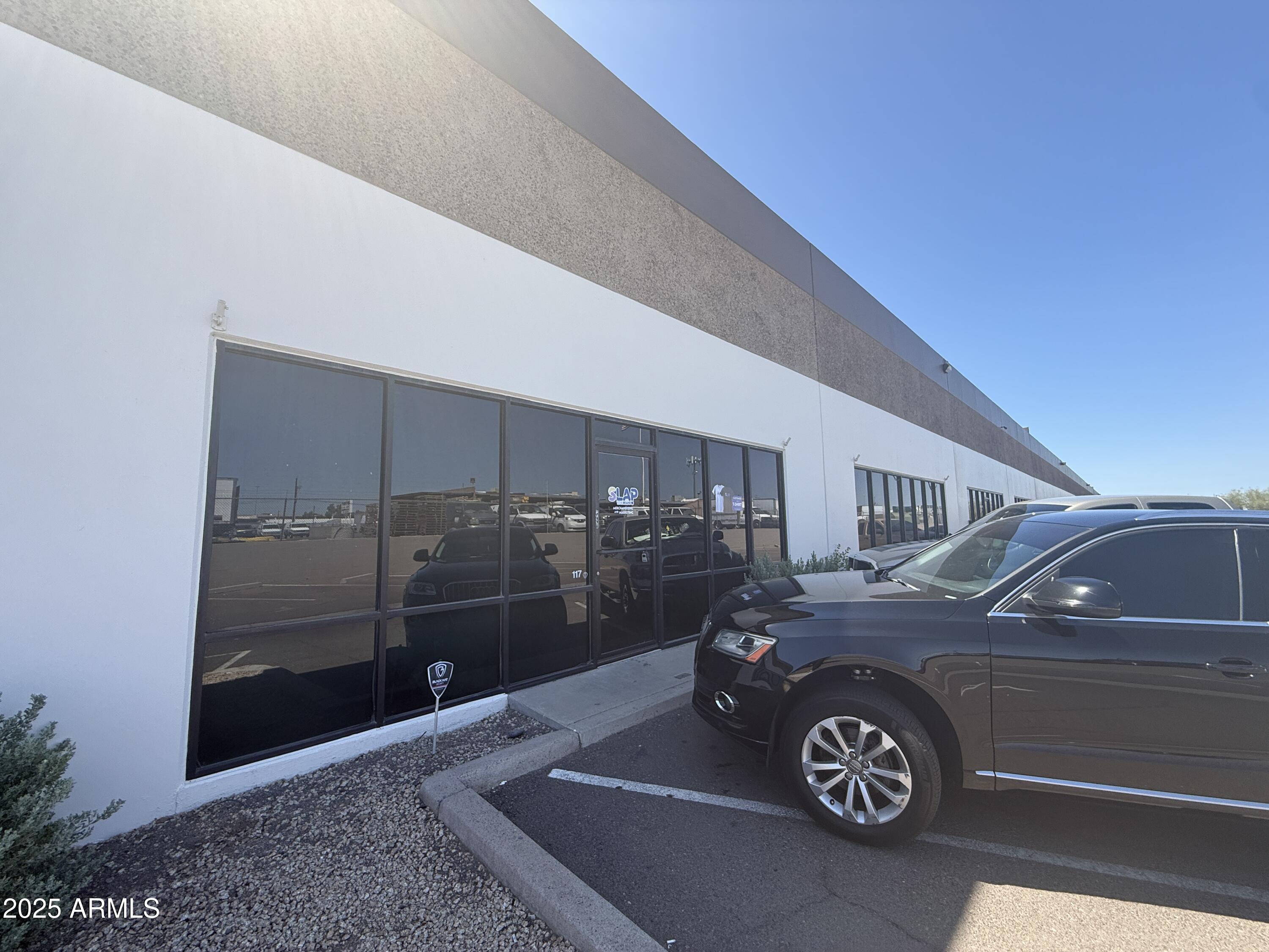 2517 W MCDOWELL Road