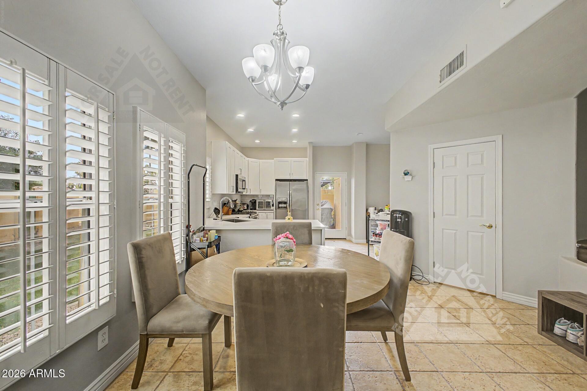 5015 E CHEYENNE Drive 6