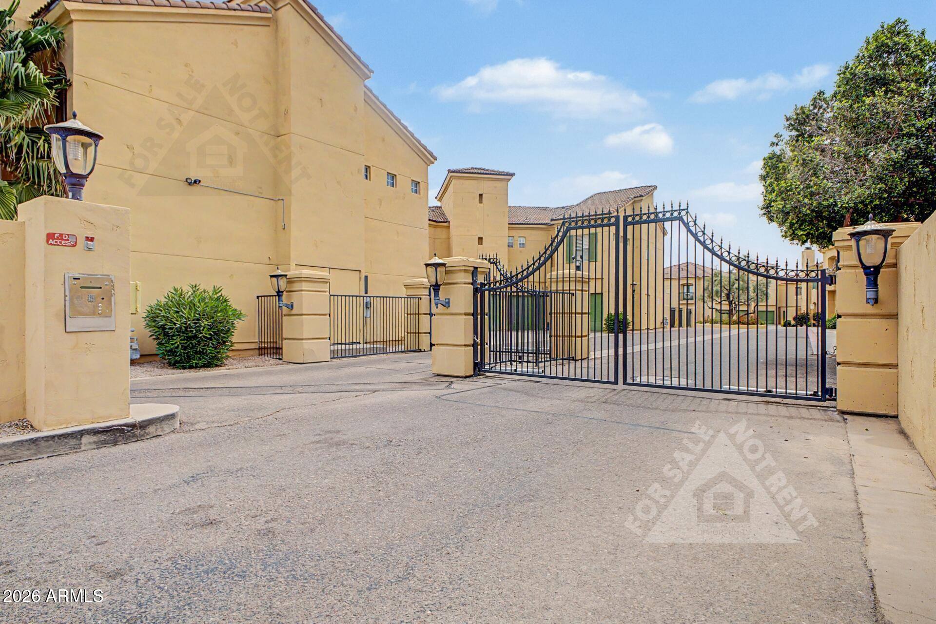 5015 E CHEYENNE Drive 6