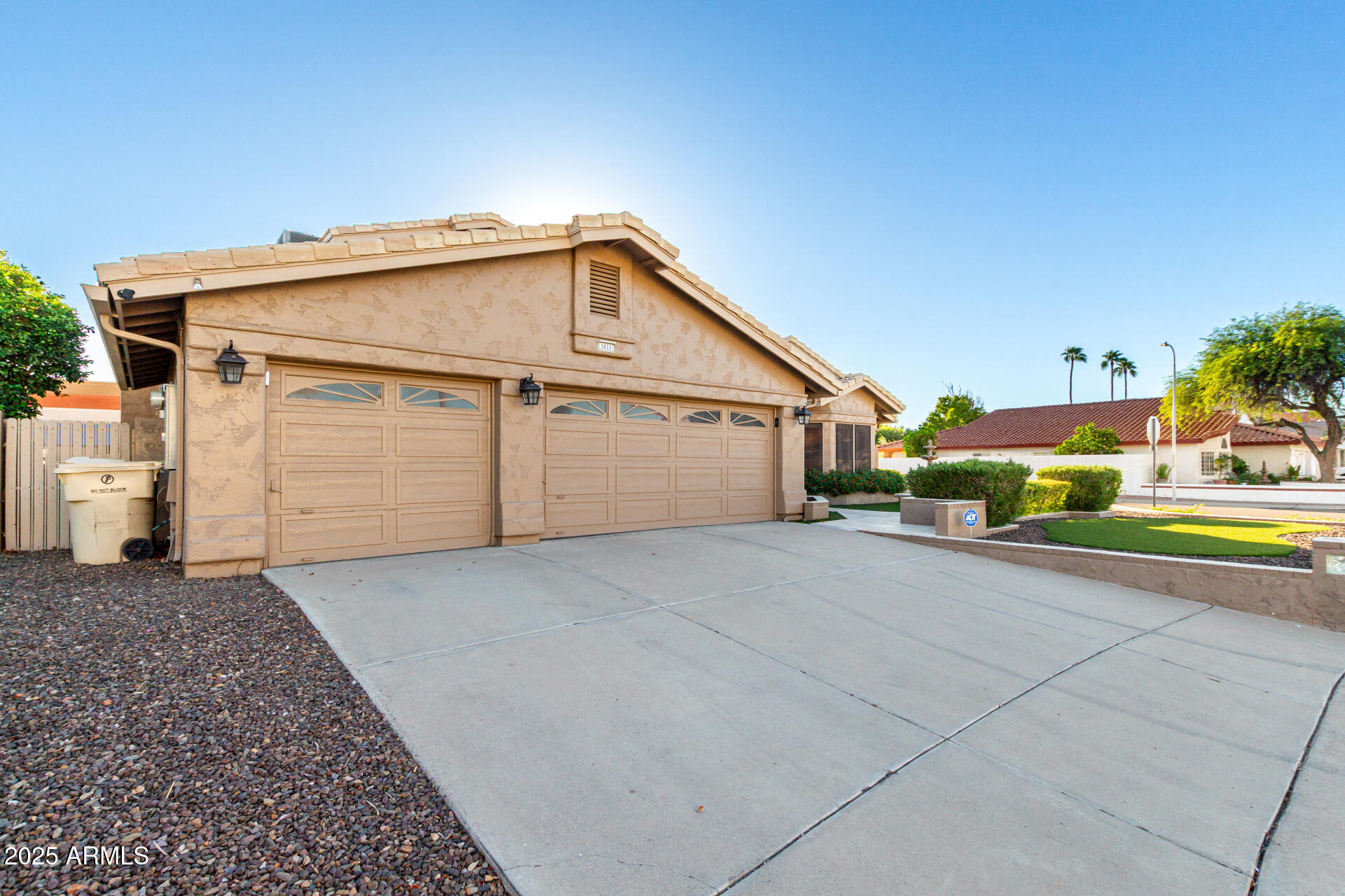 5633 W SAGUARO Drive
