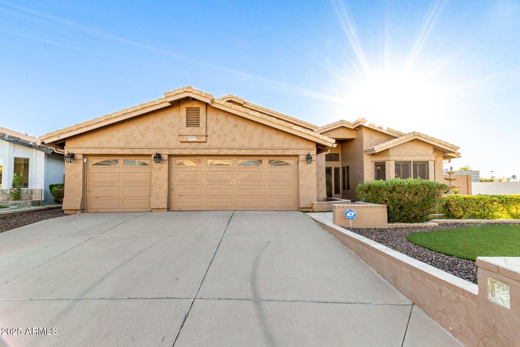 Photo of 5633 W Saguaro Drive, Glendale, AZ 85304 (MLS # 6929074)