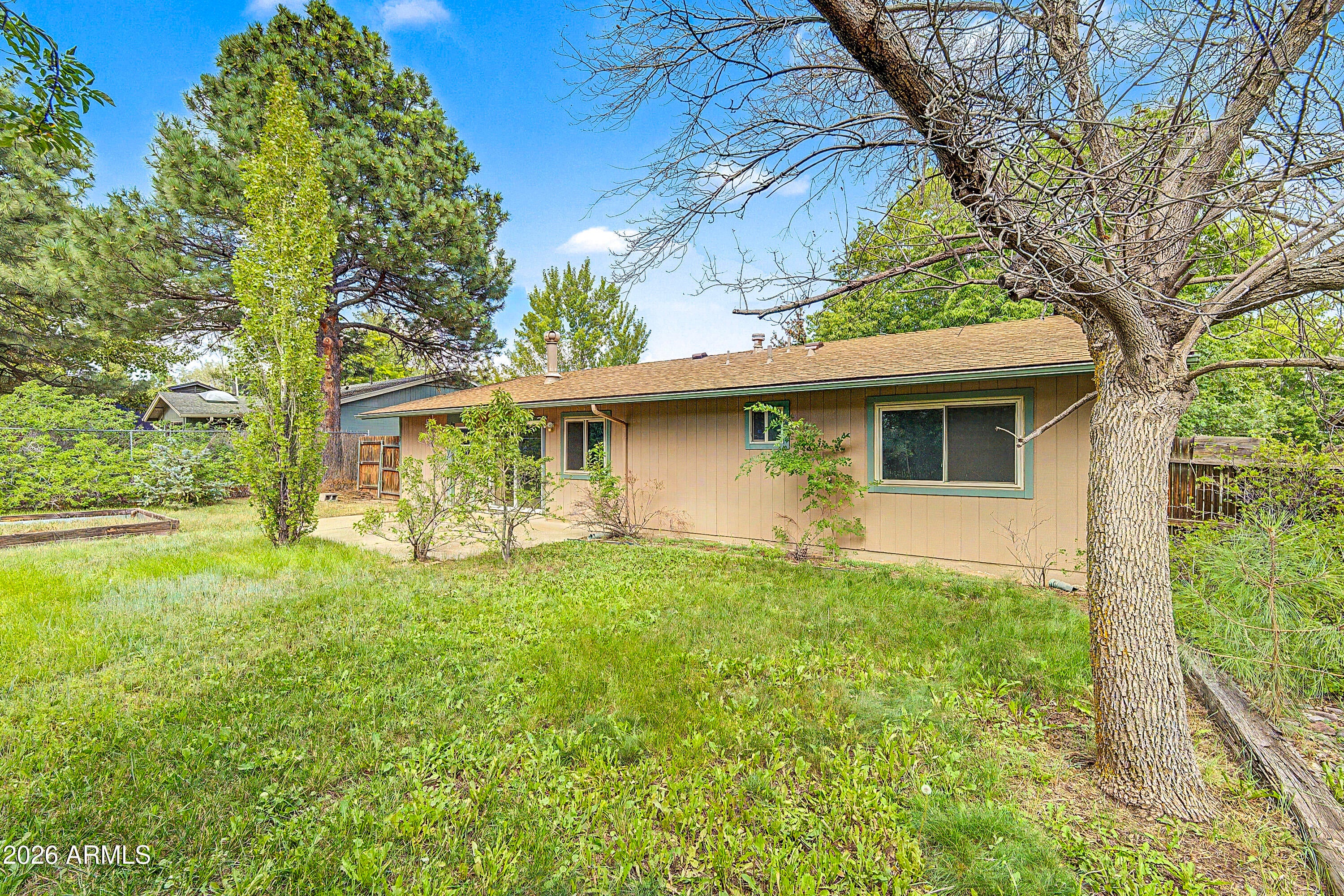 1055 N MANZANITA Way