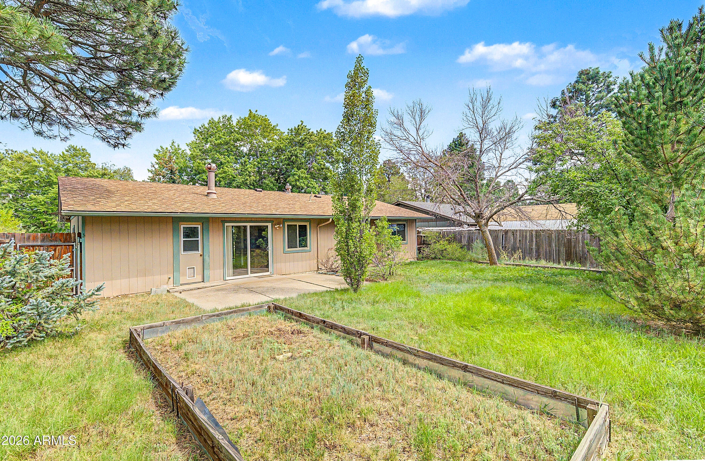 1055 N MANZANITA Way