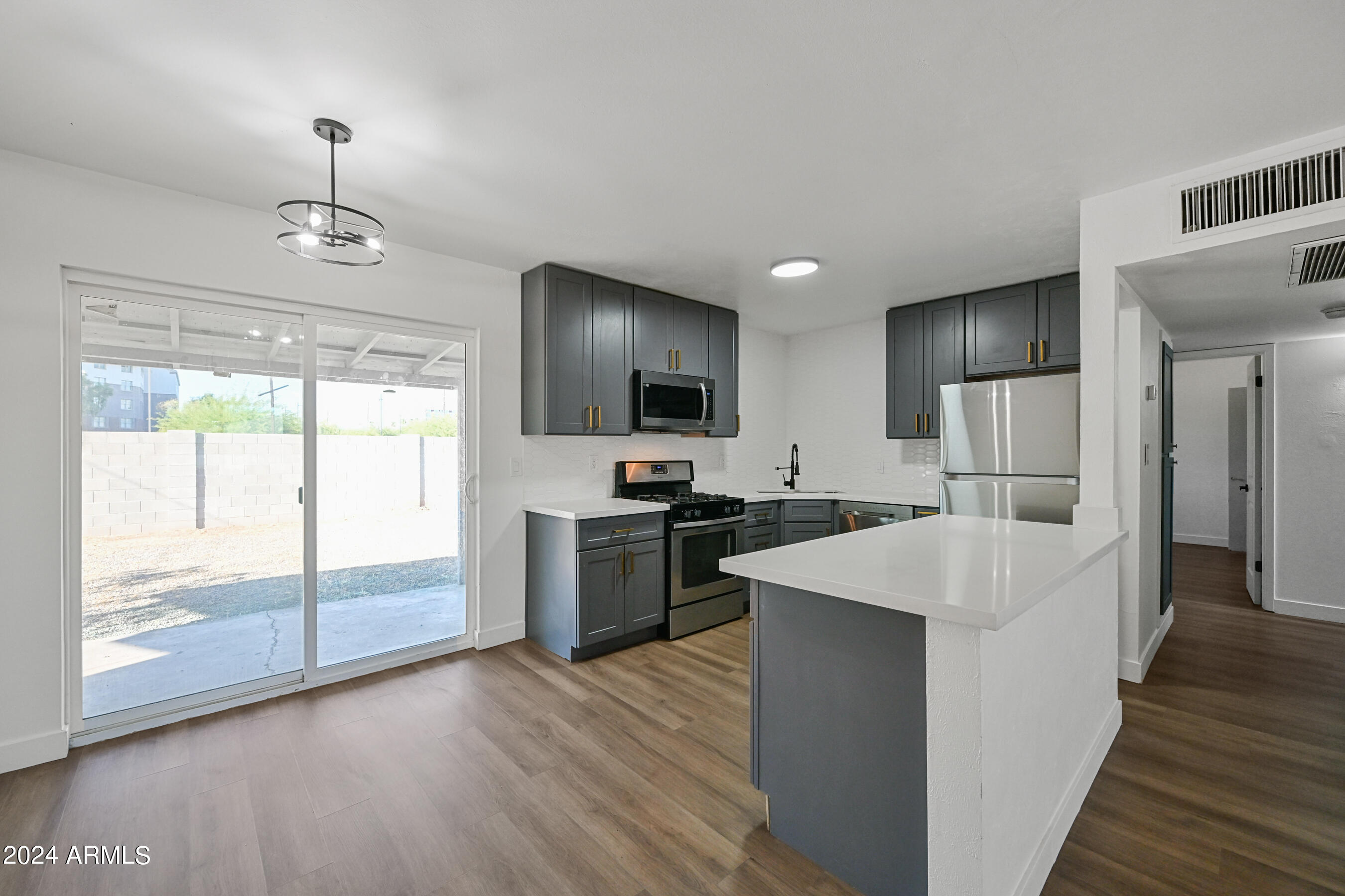 732 E VISTA DEL CERRO Drive