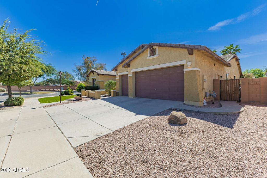 Photo of 2225 E San Carlos Place, Chandler, AZ 85249 (MLS # 7001665)