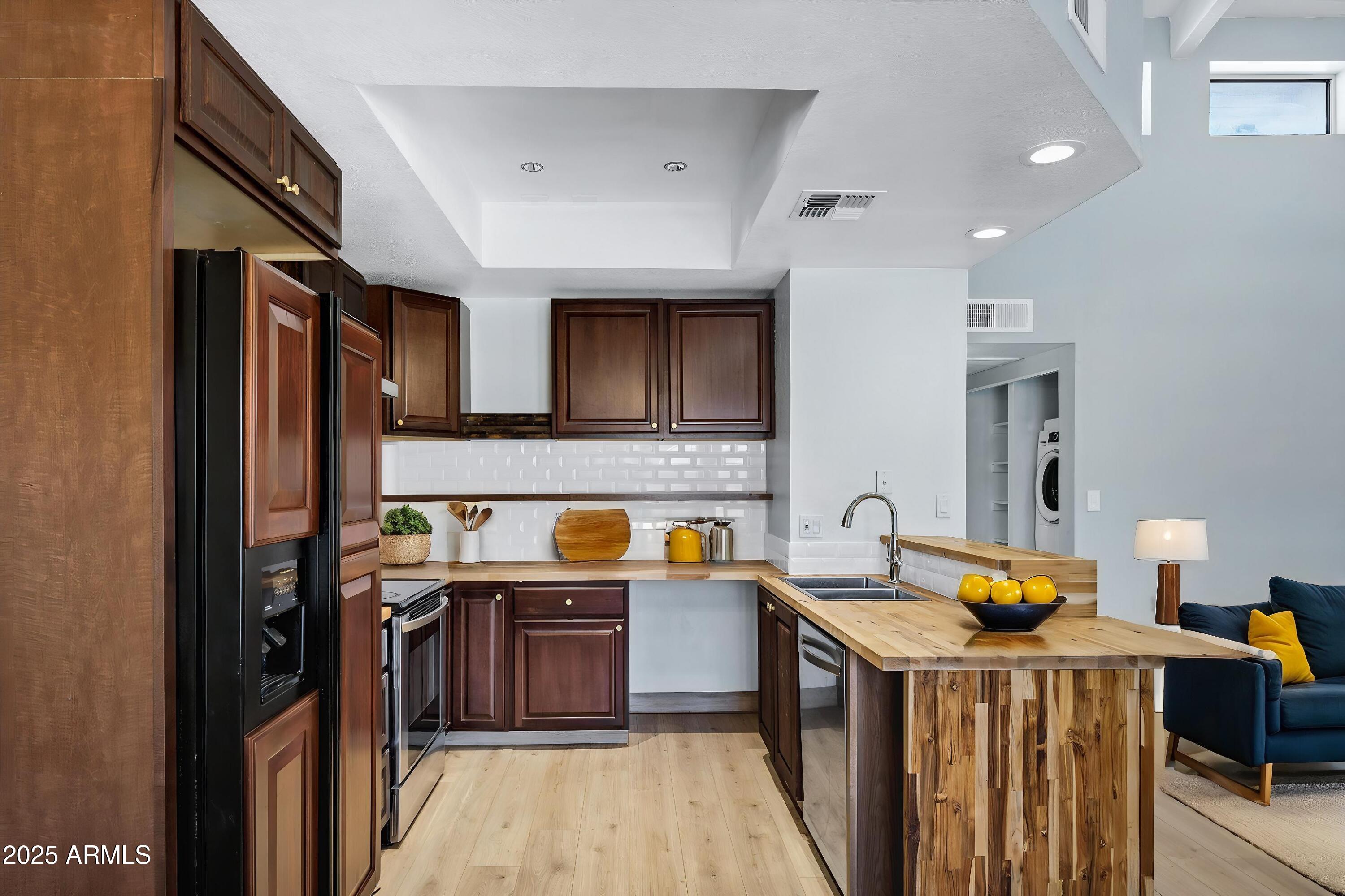 1017 E MARYLAND Avenue 236