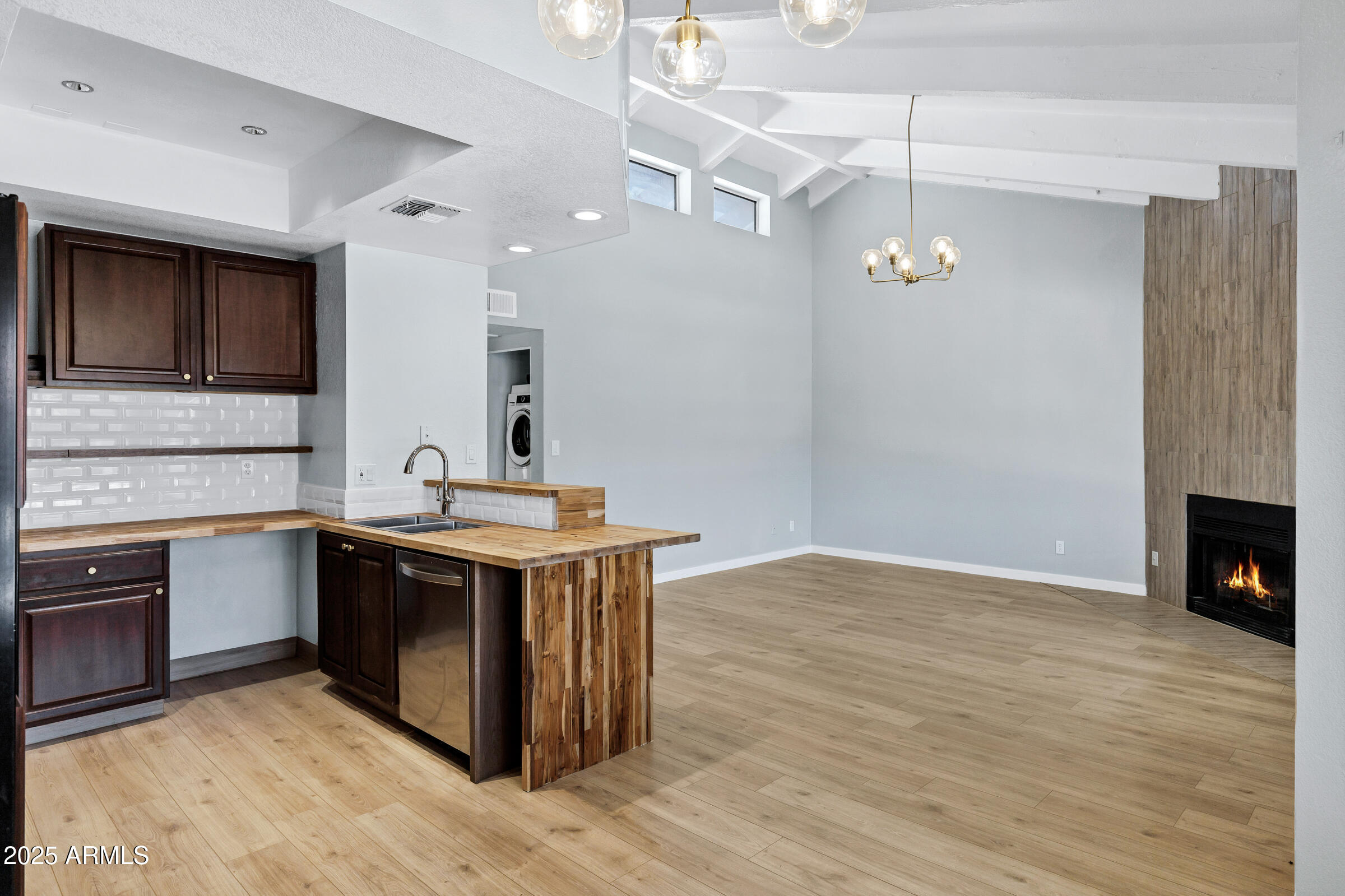 1017 E MARYLAND Avenue 236