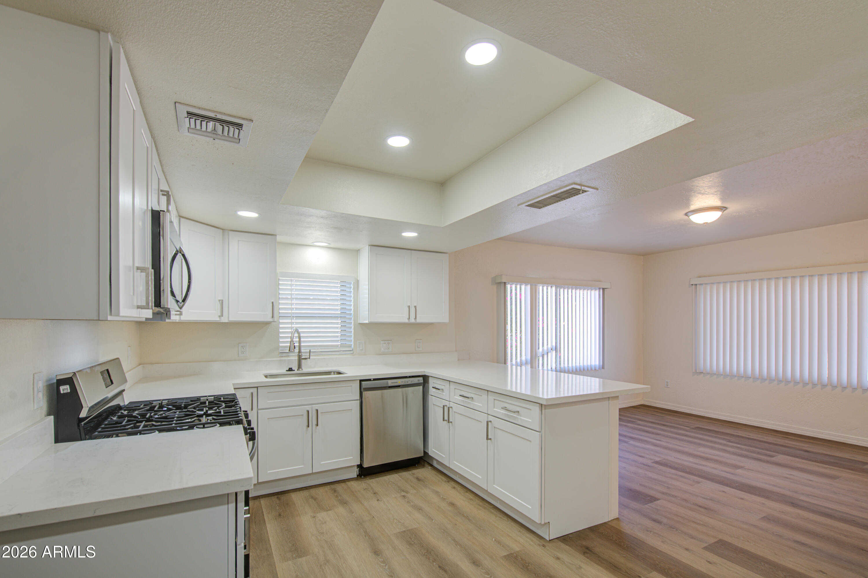 206 W SUNLAND Avenue