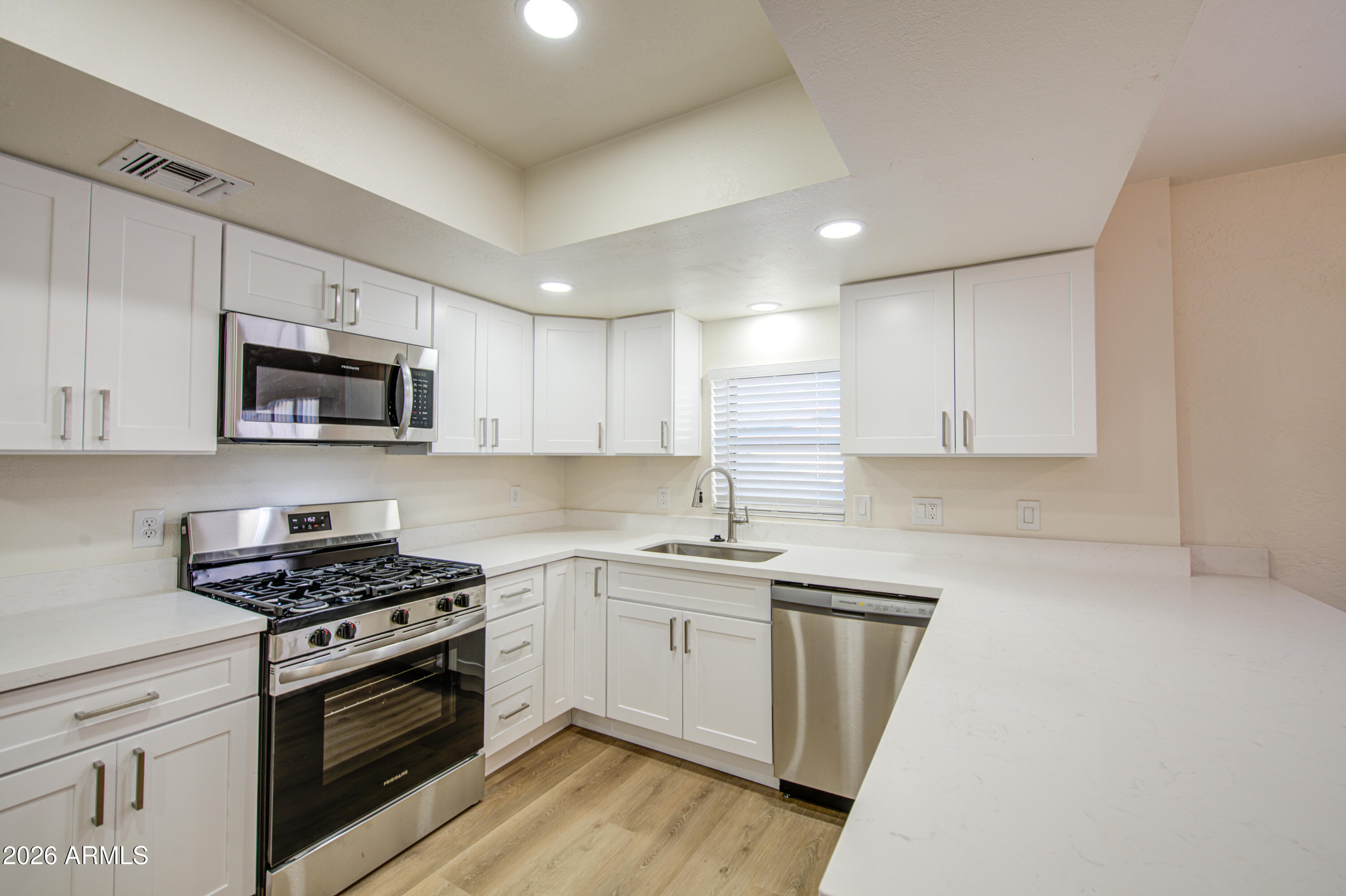 206 W SUNLAND Avenue